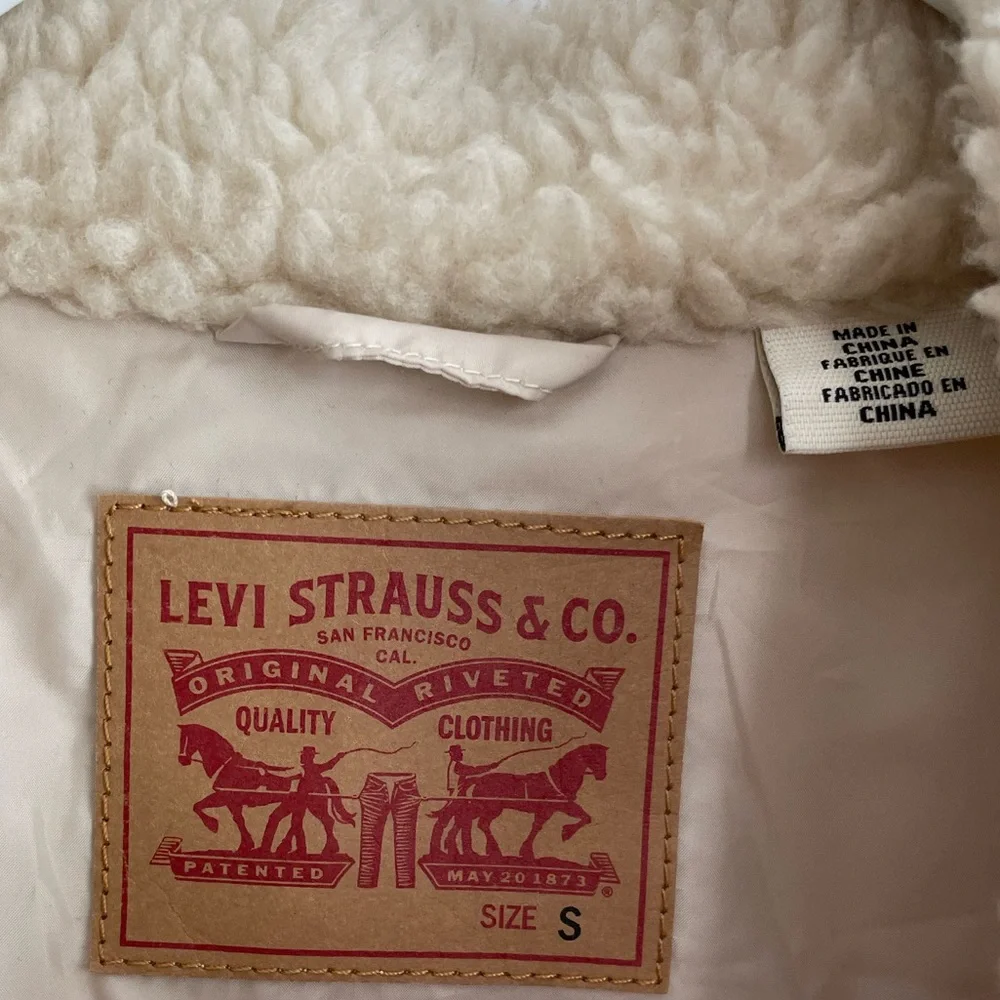 NWOT Levi’s Faux Shearling Jacket Women’s Small - Picture 2 of 7